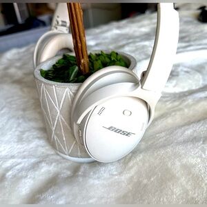 Bose over ear wireless headphones